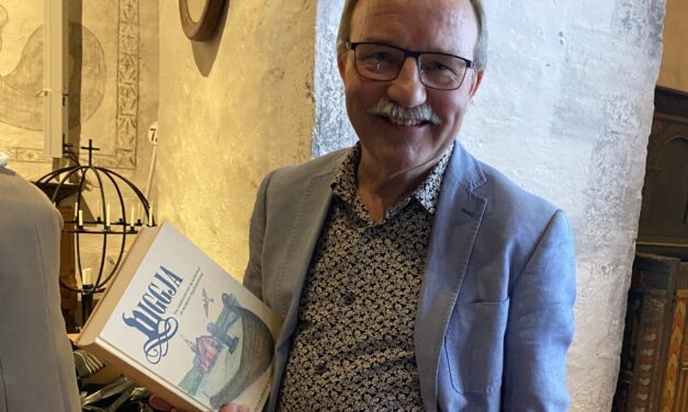 Meget vellykket historiekveld i nesten fullsatt kirke.